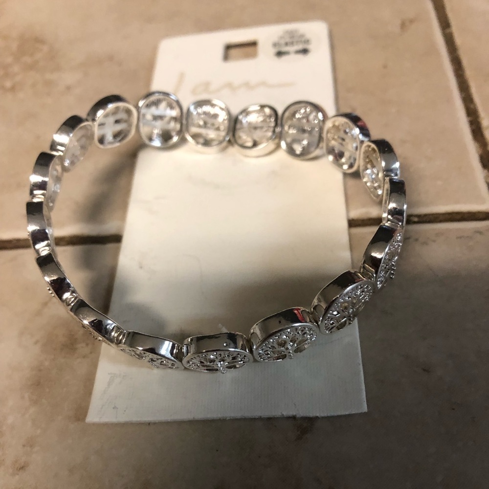 🌎4-sale I am Tree Costume Bracelet- 515 $12 or $9’w/offer 🎉